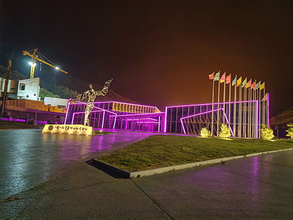 城市亮化是现代城市建设的重要组成部分,它不仅可以美化城市的夜景,还能提升城市的整体形象。随着科技的不断进步,城市亮化也得到了更多的关注和创新。本文将介绍一些关于城市亮化的创意和技术,帮助读者了解城市亮化的重要性以及如何进行革吉城市亮化的规划和实施。 城市亮化是现代城市建设的重要组成部分,它不仅可以美化城市的夜景,还能提升城市的整体形象。随着科技的不断进步,城市亮化也得到了更多的关注和创新。本文将介绍一些关于城市亮化的创意和技术,帮助读者了解革吉城市亮化的重要性以及如何进行革吉城市亮化的规划和实施。